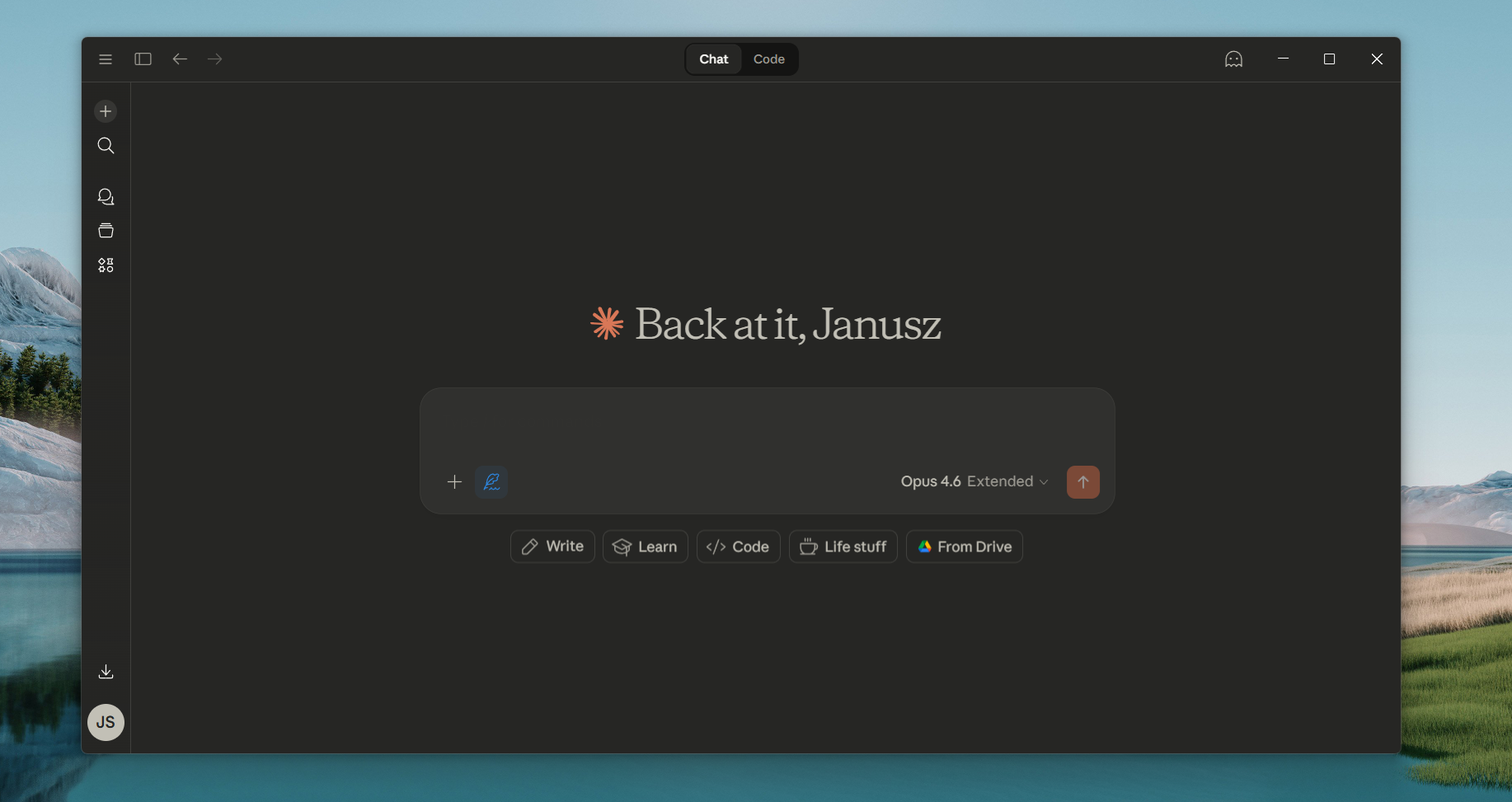 Interfejs Claude Desktop — okno czatu po lewej, panel artefaktów po prawej